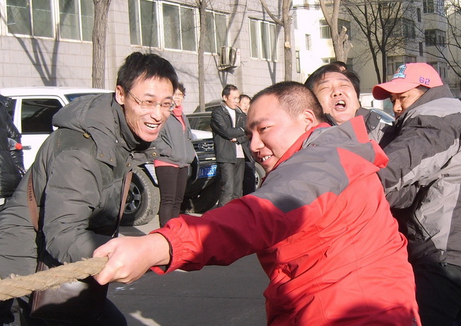 加油，看你的了！（黃晉榮攝--2013年12月攝于地調(diào)院迎元旦拔河比賽中）_調(diào)整大小.JPG